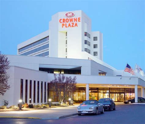 crowne plaza hotel virginia beach.